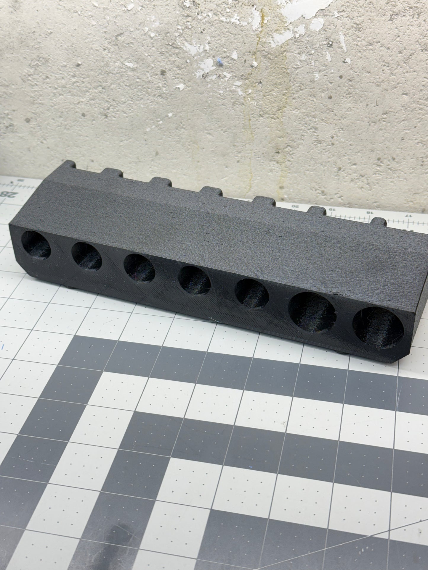 Heel bar magnetic holder